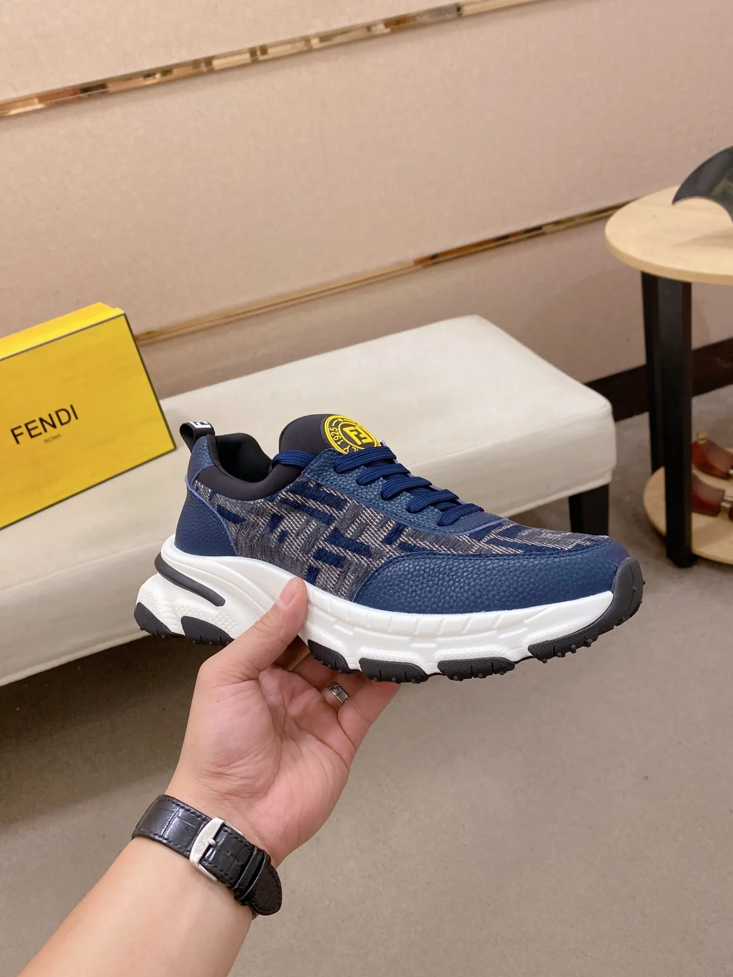 Men's men's shoes 442💰 (fendi) new style 👊🏻 upper 🇮🇹 imported cowhide fabric 🇩🇪 lining imported sheepskin lining. The original outsole is molded to highlight the identity of every man, and the upper foot is elegant and stable🚶🏻🚶🏻The high-end custom counters reproduce the original version📯No matter the wind or rain, the shoe last remains unchanged and can withstand the verification of time🔍️,🔵 Size: 38-44
